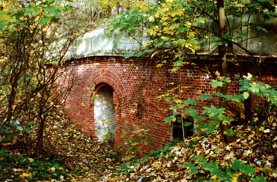 Schron z wej�ciem do pomieszcze� obs�ugi haubic 210 mm