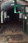 Wej�cie do g��wnego ci�gu komunikacyjnego fortu - poterny g��wnej; stan na 2000 r.